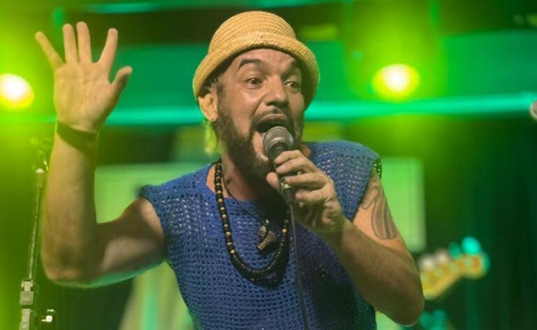 Esdras Bedai celebra o Movimento Manguebeat no Dolores Club, na Lapa