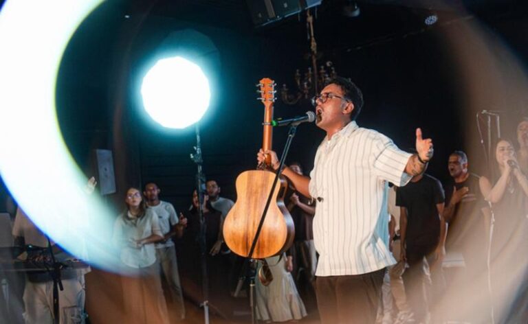 José Wellington lança o EP “Vãs Paixões” e os vídeos da faixa-título e de “Espontâneo Vem Marcar”
