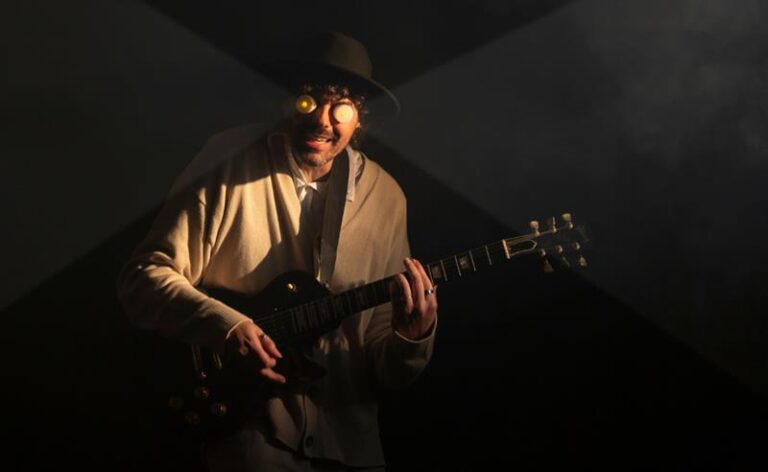 Murilo Muraah transforma reflexões filosóficas em experiência visual no clipe de “Farol”