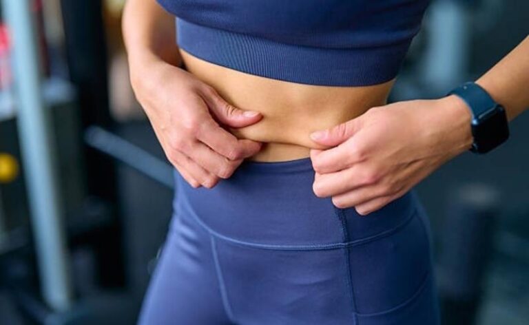 Flacidez, excesso de pele e perda de volume mamário: o que acontece com o corpo após grandes perdas de peso