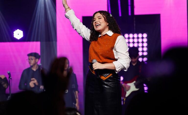 Após quatro anos de oração, Alana Araújo realiza sonho e lança single pela Todah Experience