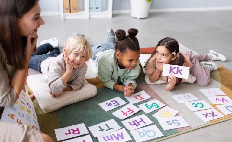 Bilinguismo na infância amplia habilidades cognitivas, sociais e emocionais, afirma especialista