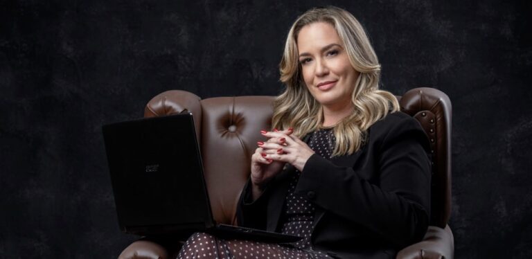 Inglês como barreira invisível: Renata de Paula e o custo da não comunicação internacional